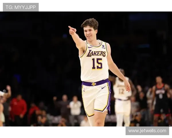 [NBA]里夫斯投桃报李 克里斯蒂空位三分命中.